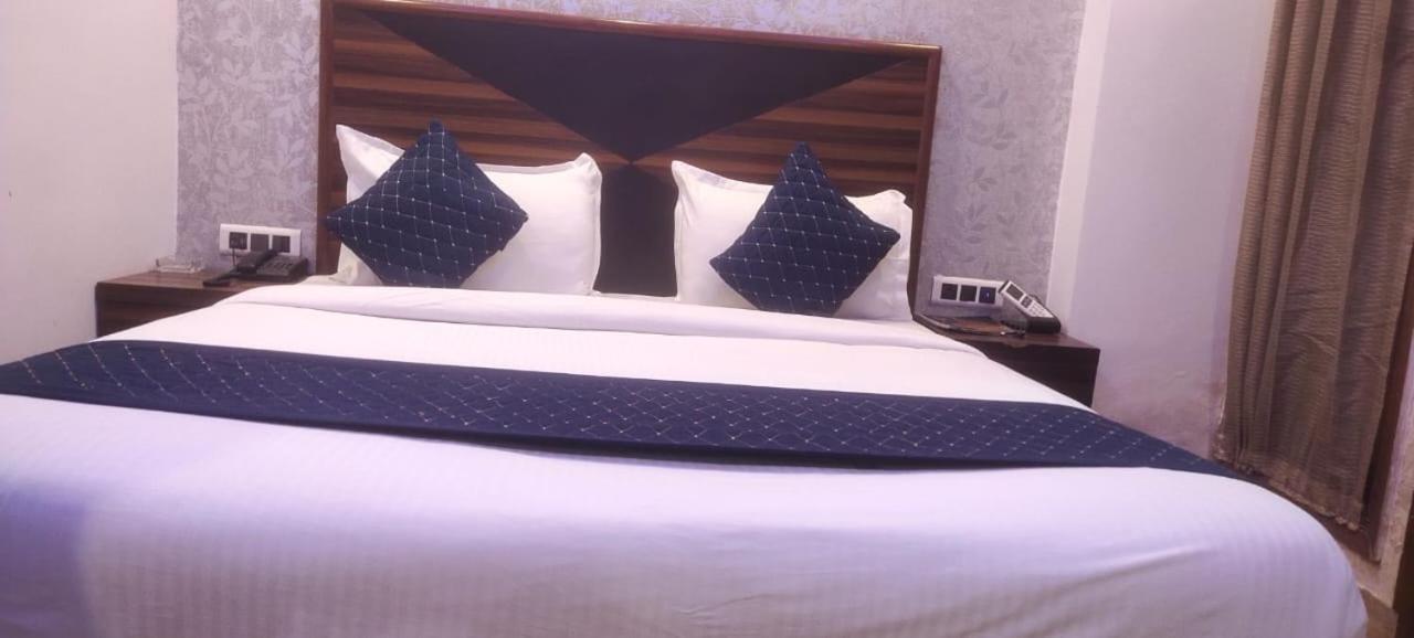 Hotel Plaza International Near Delhi Airport Нью-Дели Экстерьер фото
