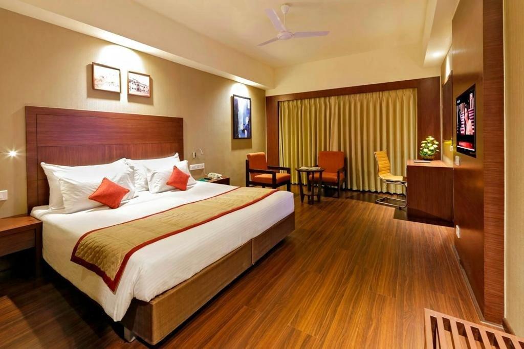 Hotel Plaza International Near Delhi Airport Нью-Дели Экстерьер фото