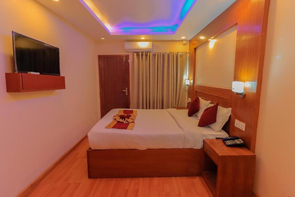 Hotel Plaza International Near Delhi Airport Нью-Дели Экстерьер фото